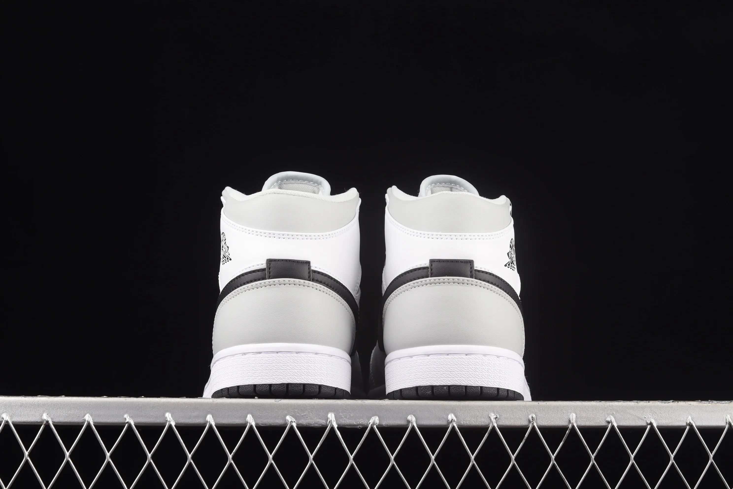 All Categories Air Jordan Jordan Series Basketball Shoes Air Jordan 1 Mid Air Jordan 1 Mid AJ1 Joe 1 New Ash Mid-top Cultural Basketball Shoes BQ6472-015